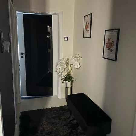 Black&white Deluxe 아파트 미슈콜츠