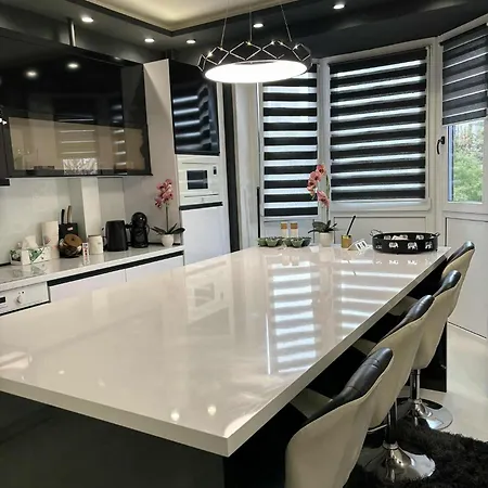 Black&white Deluxe 아파트 *